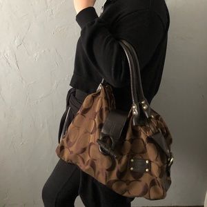 Large classic Coach design bag